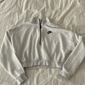 Cropped Nike Half Zip